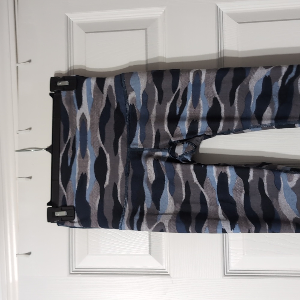 Lululemon Womens Blue Gray Camo Print Activewear - Size 4